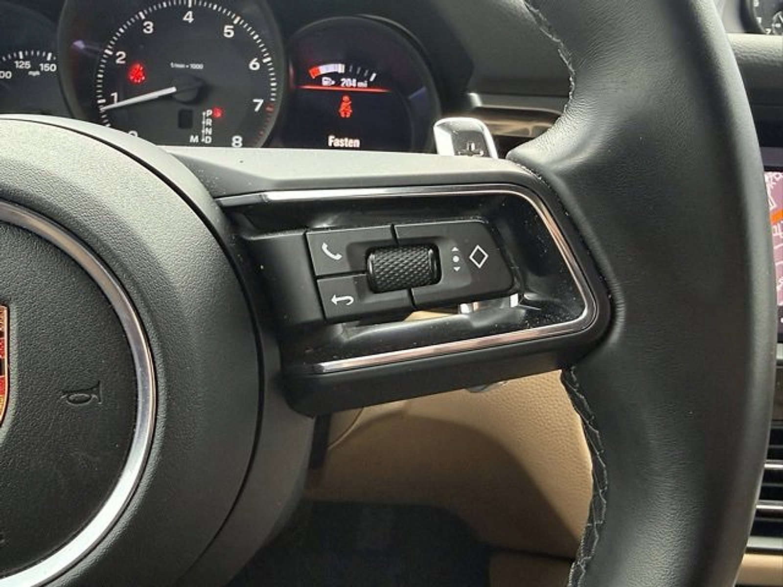 Used 2023 Porsche Macan Turbo image 18