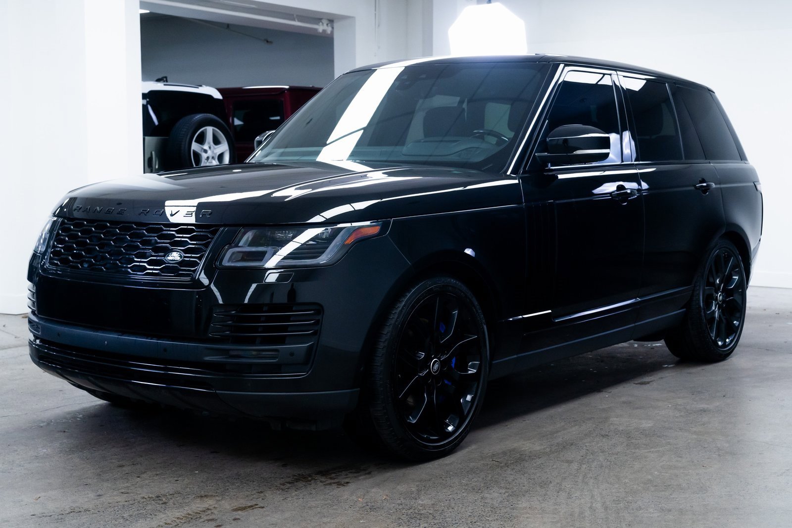 Used 2020 Land Rover Range Rover HSE image 3