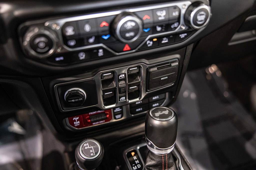 Used 2023 Jeep Wrangler Unlimited Rubicon w/ Dual Top Group AWD/4WD image 28