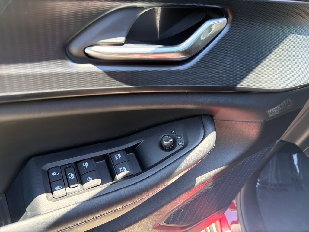 Used 2025 Jeep Grand Cherokee Altitude RWD image 18
