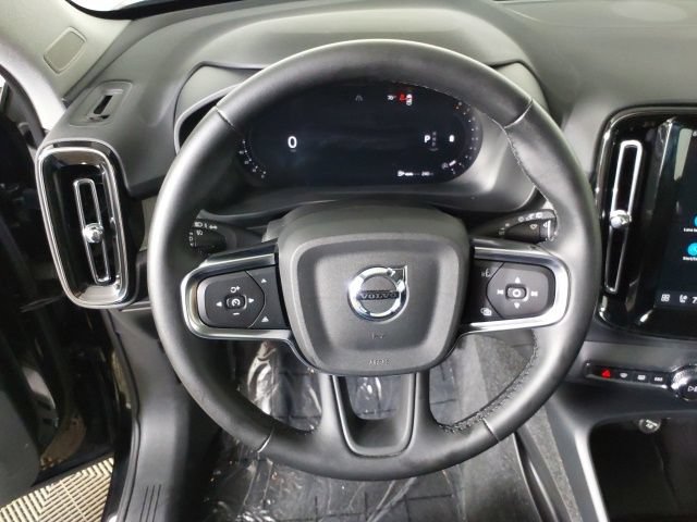 Used 2025 Volvo XC40 B5 Plus AWD/4WD image 30