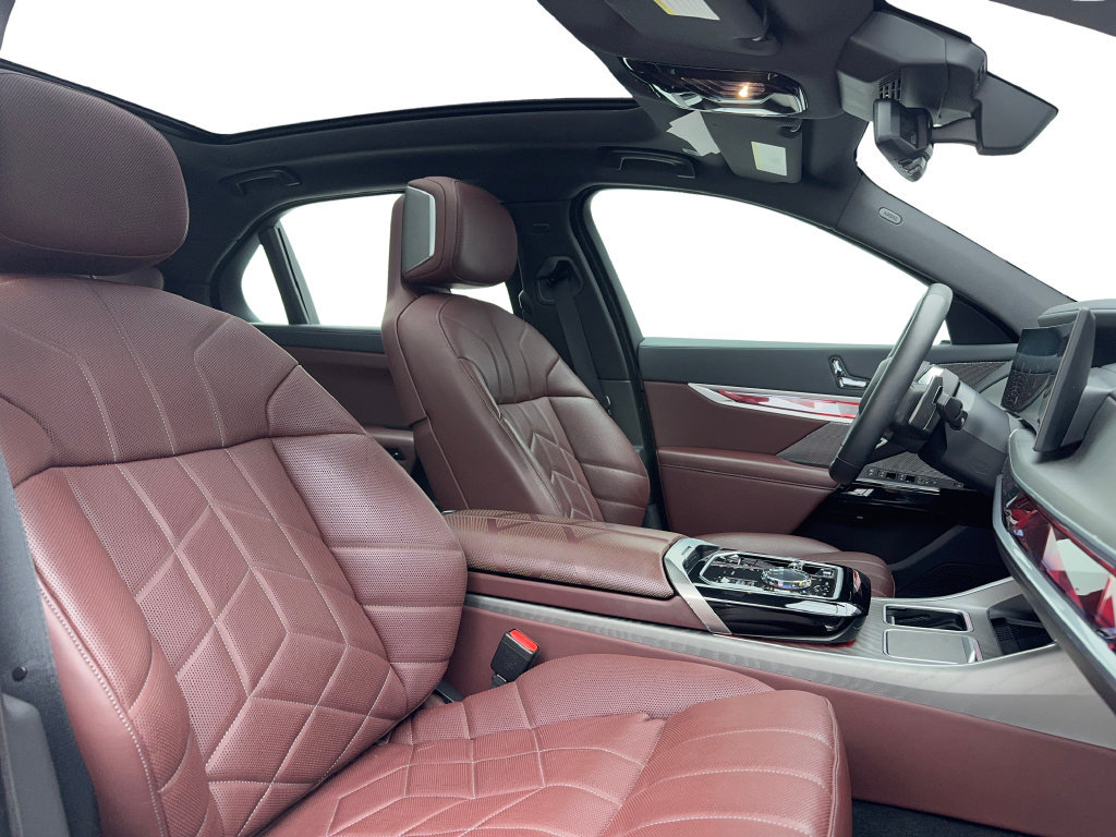Used 2023 BMW 760i xDrive AWD/4WD image 44