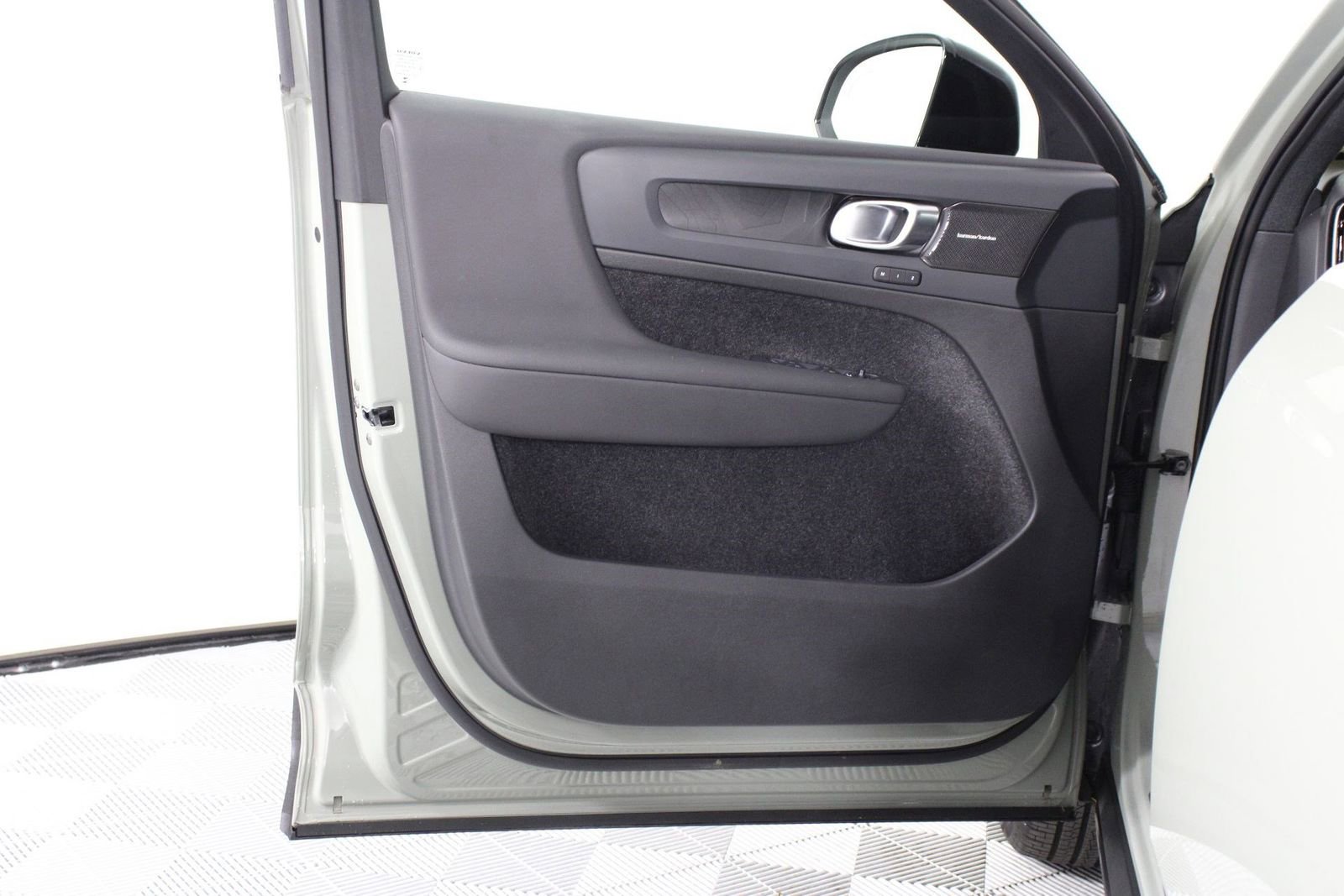 Certified 2023 Volvo C40 P8 Recharge Ultimate AWD/4WD image 17