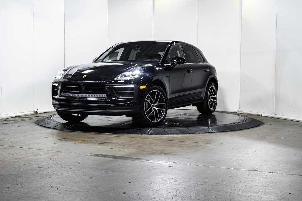 Certified 2025 Porsche Macan image 1