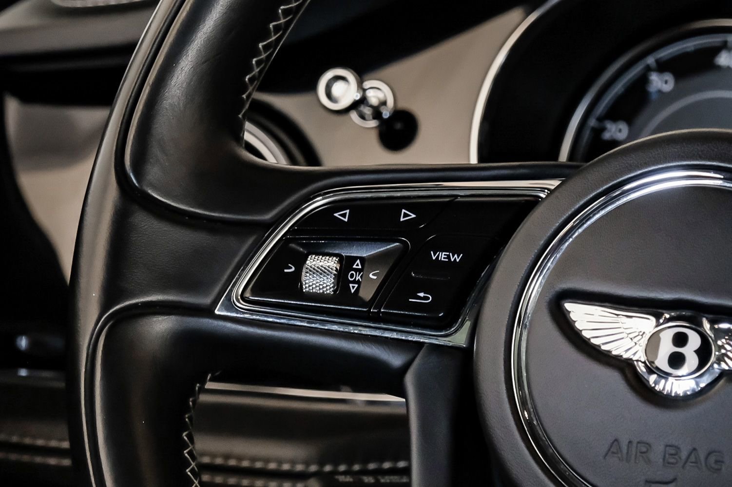 Used 2017 Bentley Bentayga image 15
