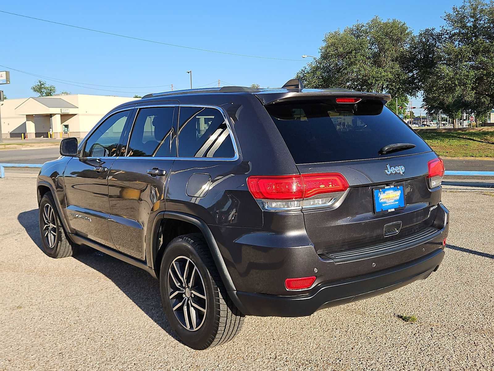 Used 2018 Jeep Grand Cherokee Laredo RWD image 6