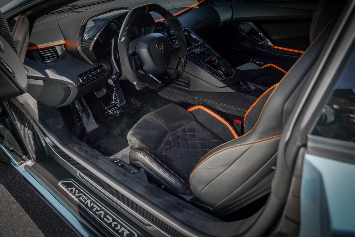 Used 2018 Lamborghini Aventador S image 2