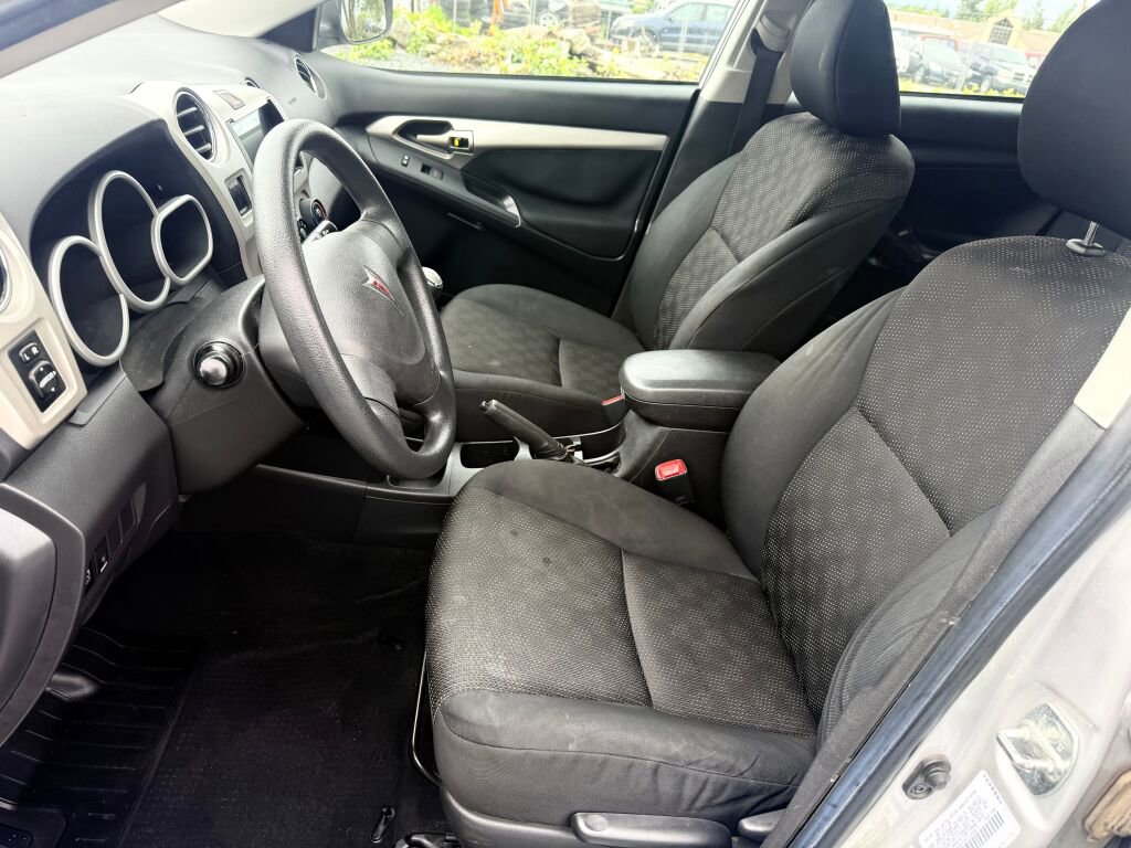 Used 2009 Pontiac Vibe w/ Preferred Package FWD image 8