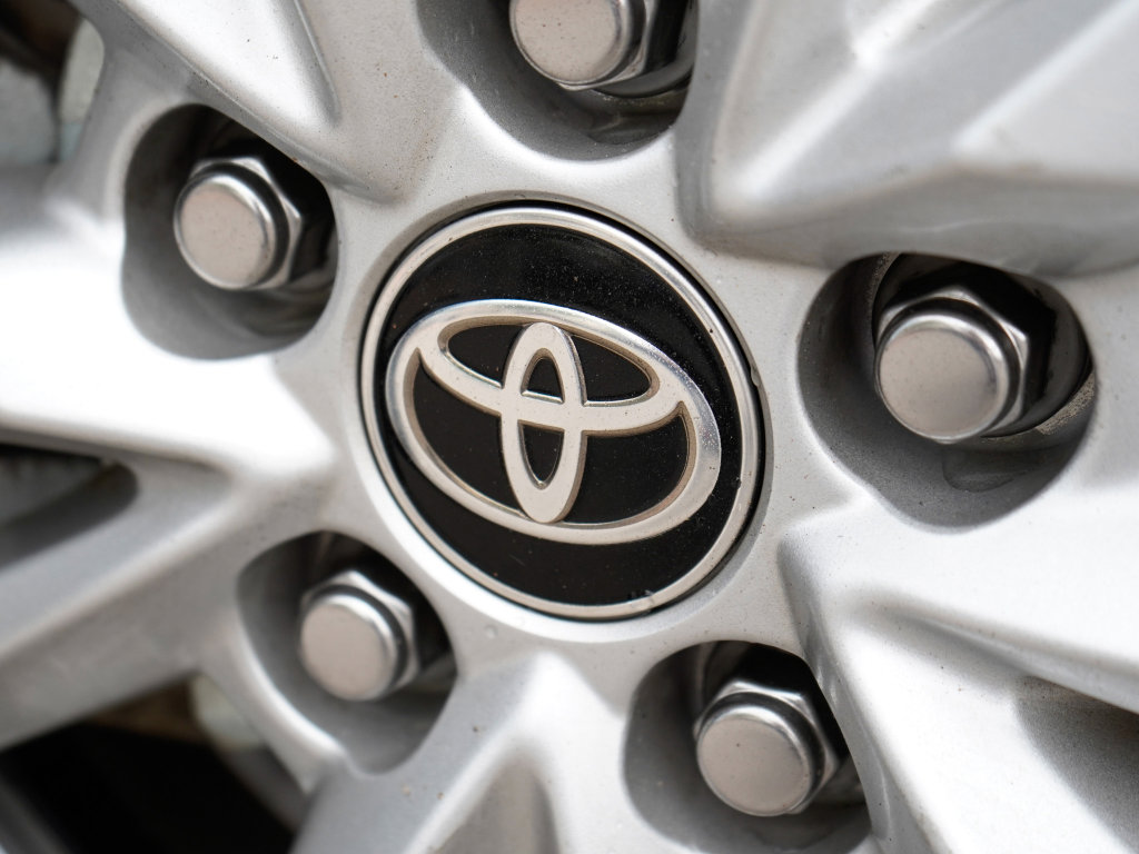 Used 2025 Toyota Camry LE FWD image 8