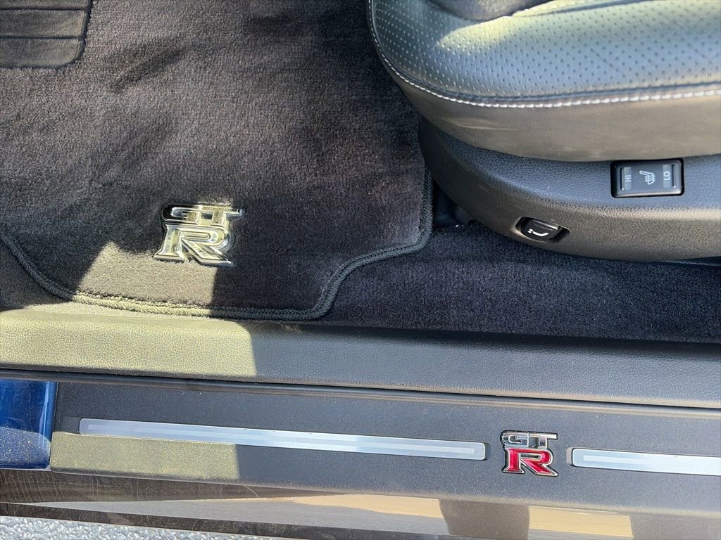 Used 2014 Nissan GT-R Premium image 12