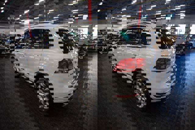 Used 2013 Volkswagen Touareg Executive image 3