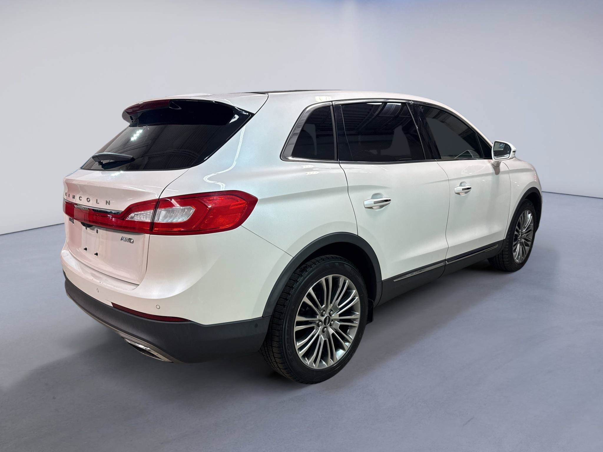 Used 2017 Lincoln MKX Reserve w/ Lincoln MKX Climate Package AWD/4WD image 8