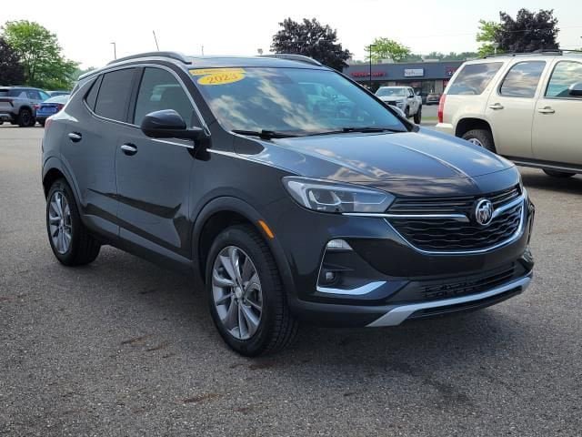 Used 2023 Buick Encore GX Essence w/ Advanced Technology Package AWD/4WD image 4