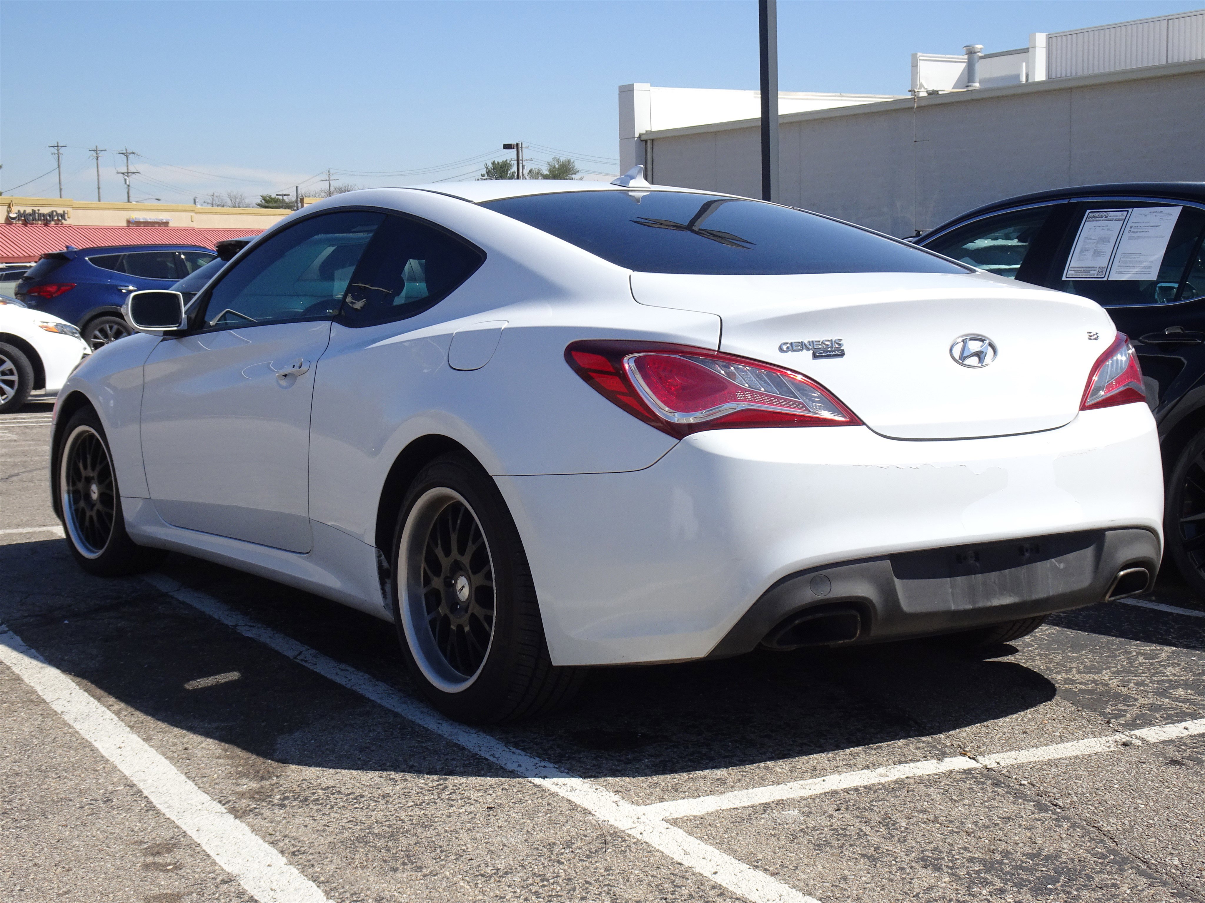Used 2015 Hyundai Genesis 3.8 image 3