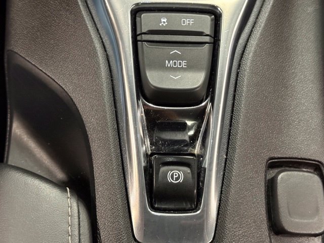 Used 2018 Chevrolet Camaro LT w/ Technology Package RWD image 31