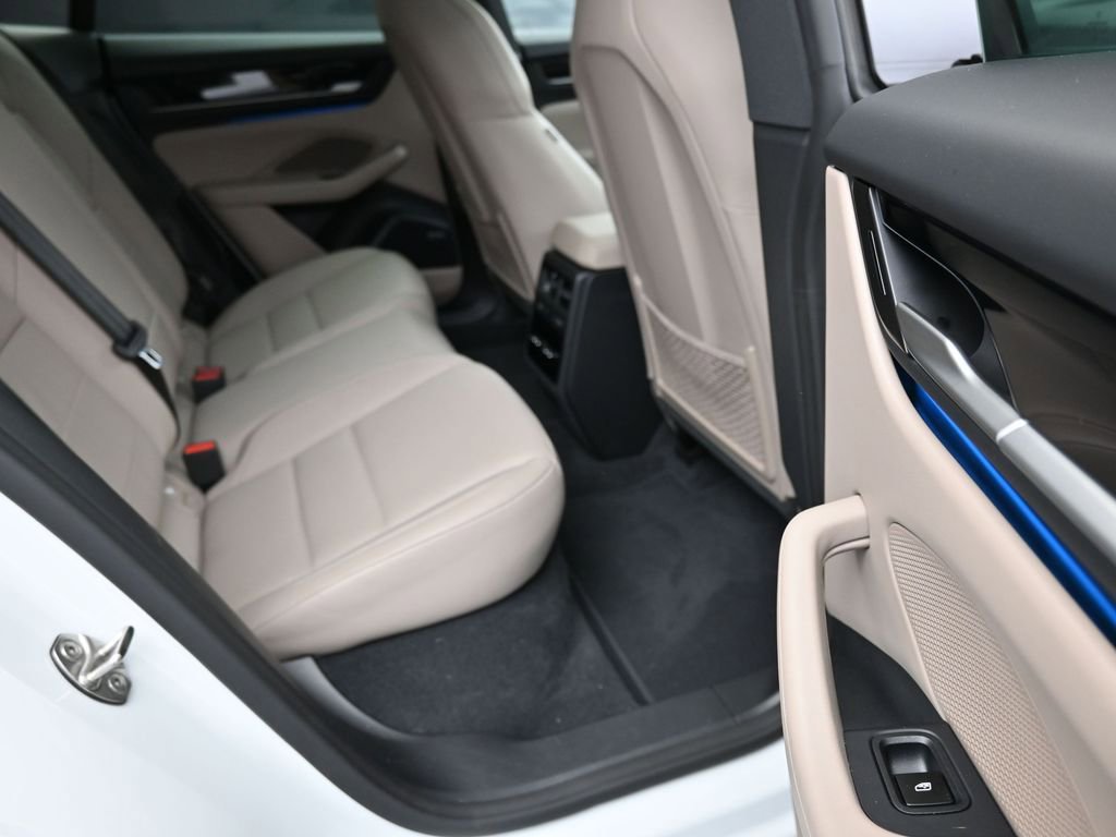 Certified 2025 Porsche Macan Electric image 25