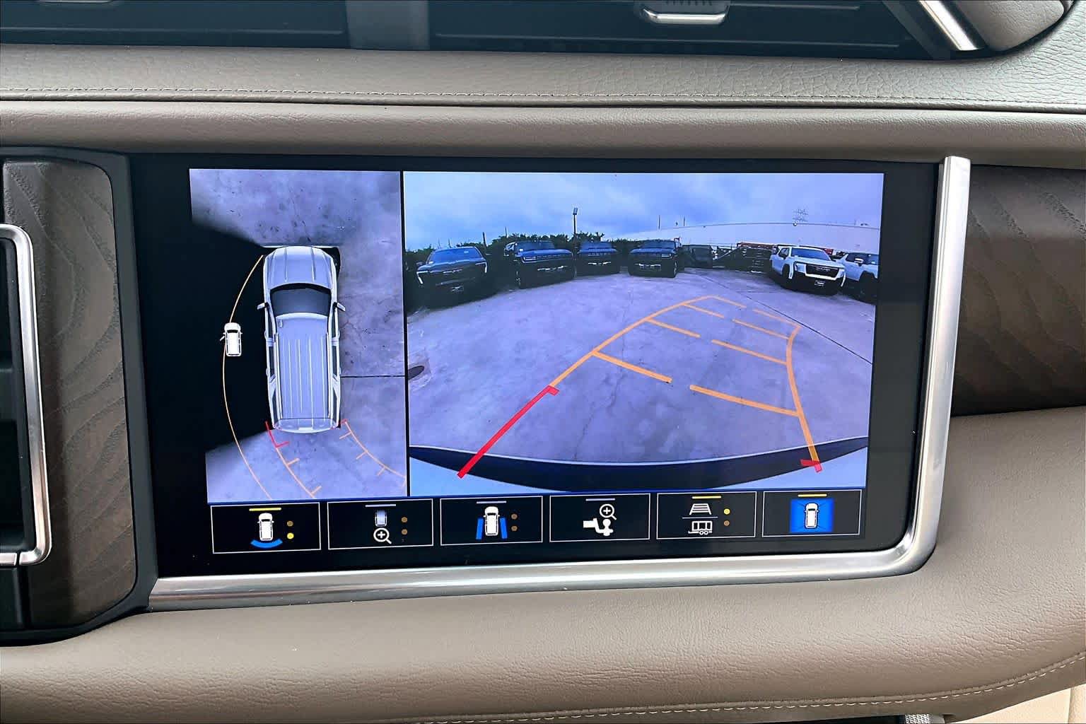 Used 2021 GMC Yukon Denali w/ Denali Premium Package RWD image 27