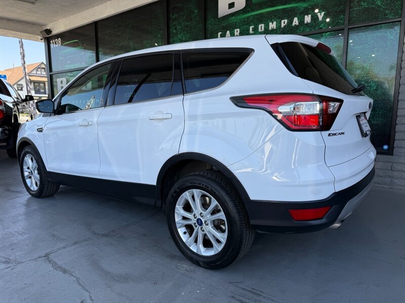 Used 2017 Ford Escape SE FWD image 6