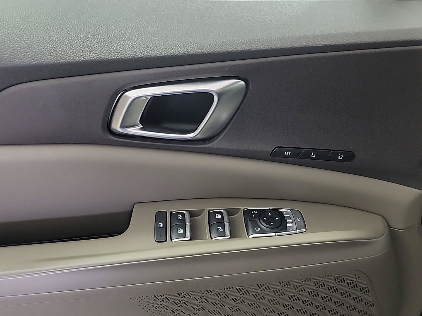 Used 2025 Kia Carnival SX FWD image 39