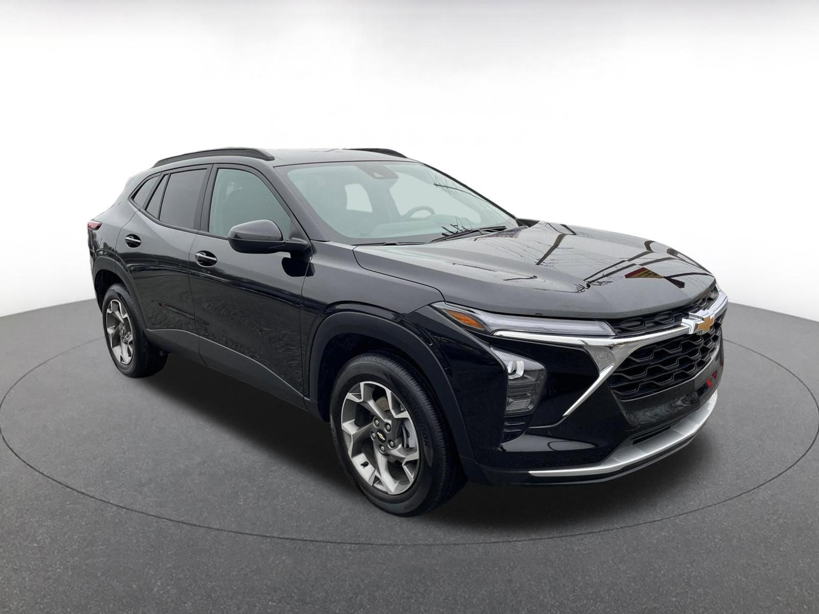 Used 2025 Chevrolet Trax LT w/ LT Convenience Package image 1