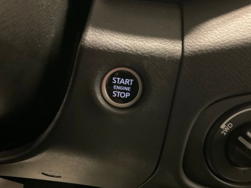 Used 2024 Nissan Frontier SV image 15