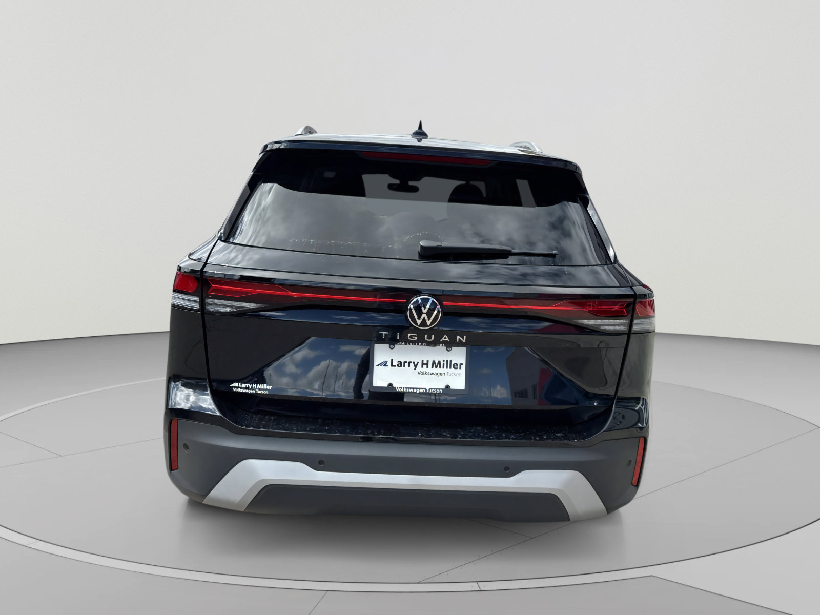 New 2026 Volkswagen Tiguan S FWD image 9