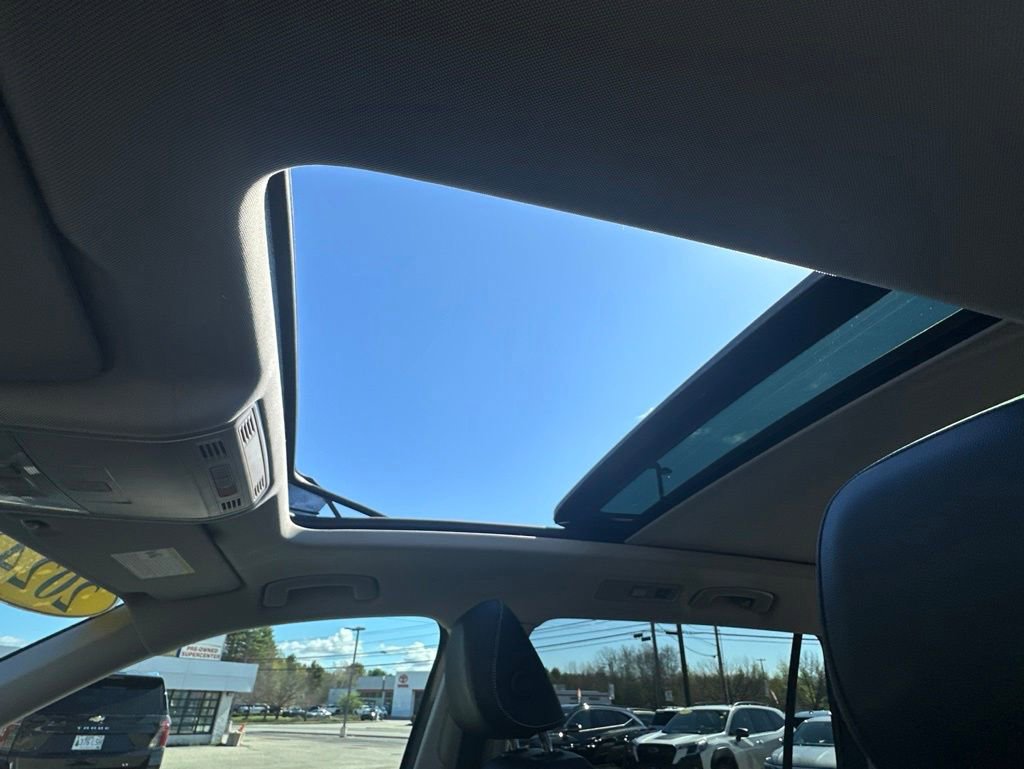 Used 2024 Volkswagen Tiguan SE w/ Panoramic Sunroof Package AWD/4WD image 30
