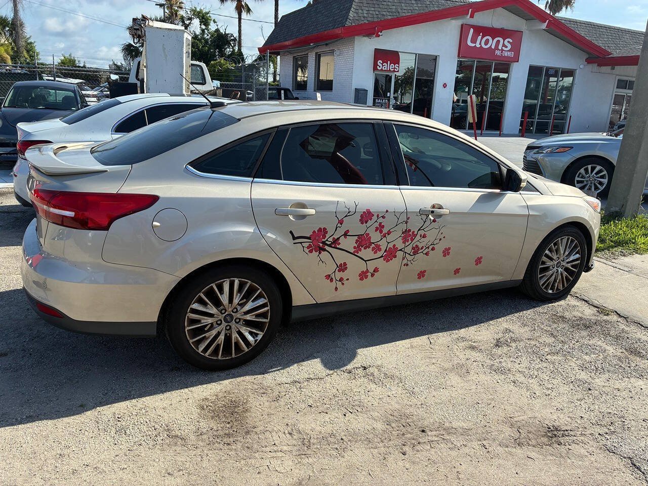 Used 2018 Ford Focus Titanium FWD image 8