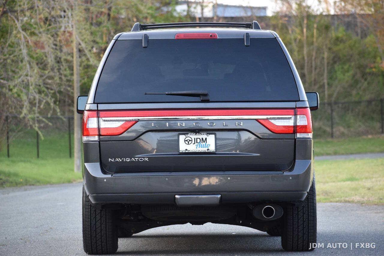 Used 2017 Lincoln Navigator Select AWD/4WD image 6