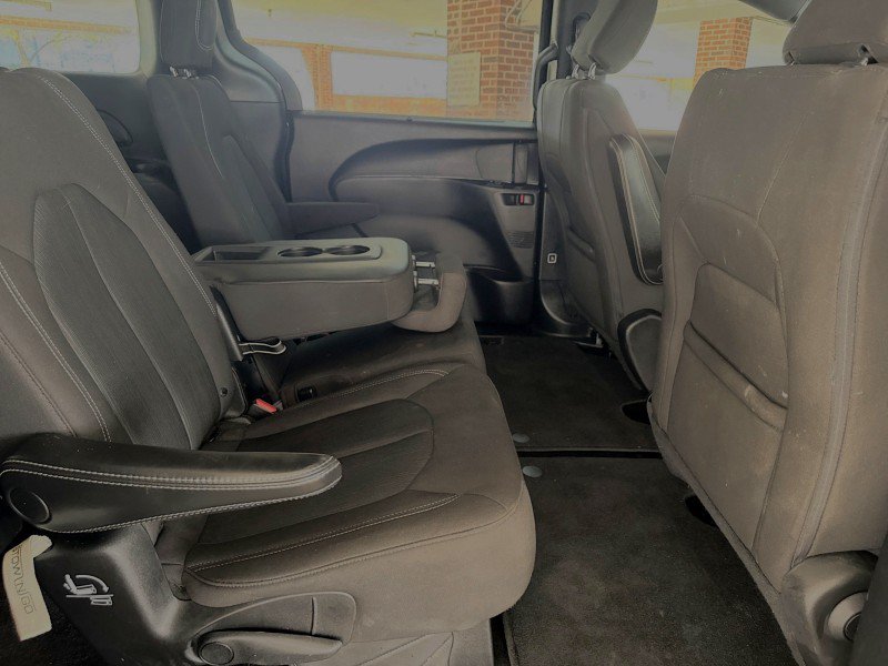 Used 2020 Chrysler Pacifica Touring w/ S Appearance Package FWD image 24