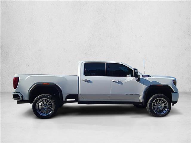 Used 2021 GMC Sierra 2500 AT4 w/ AT4 Premium Plus Package AWD/4WD image 4