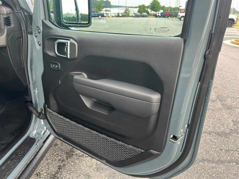 New 2025 Jeep Gladiator Willys AWD/4WD image 20