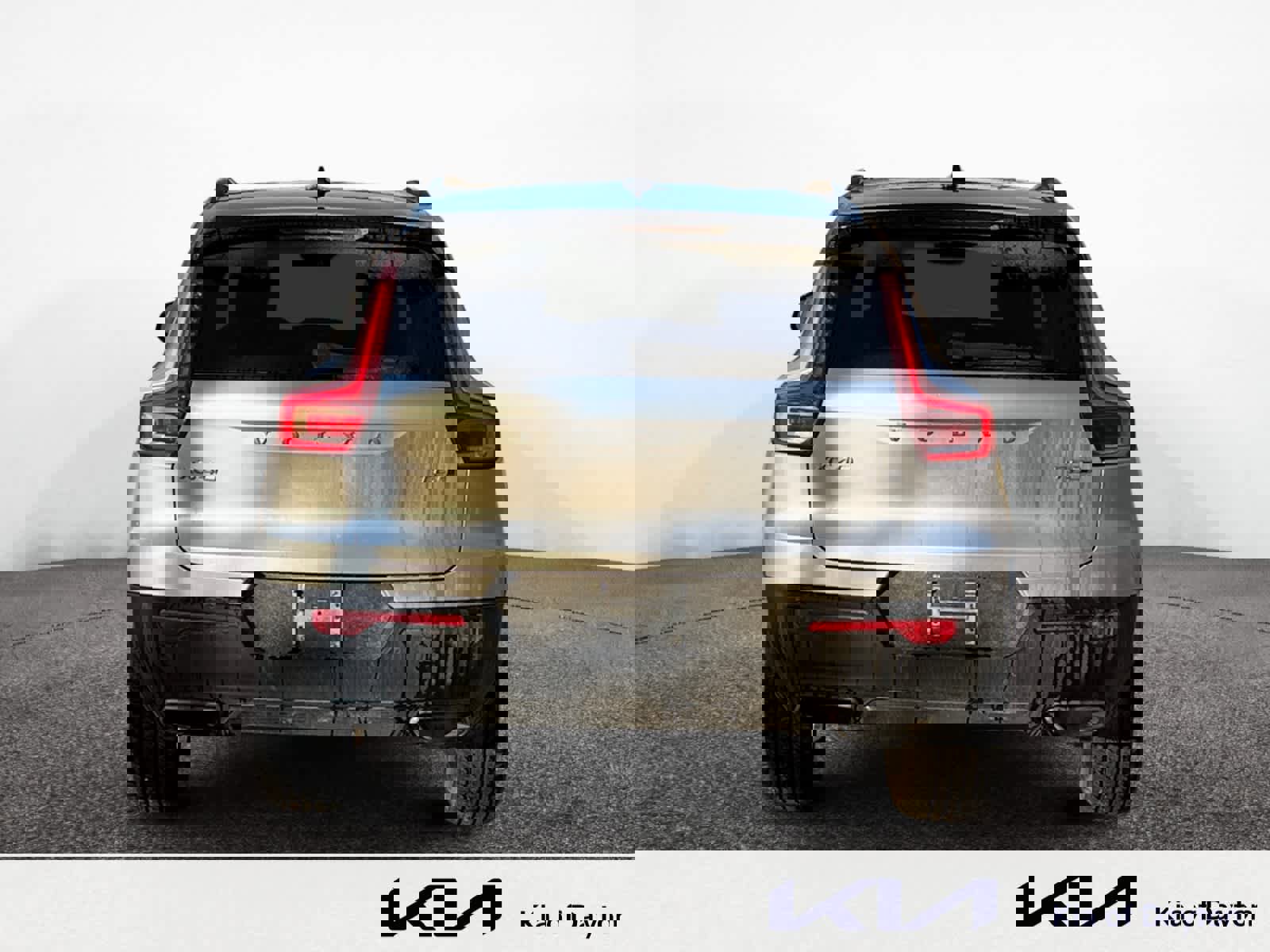 Used 2019 Volvo XC40 T5 R-Design image 4