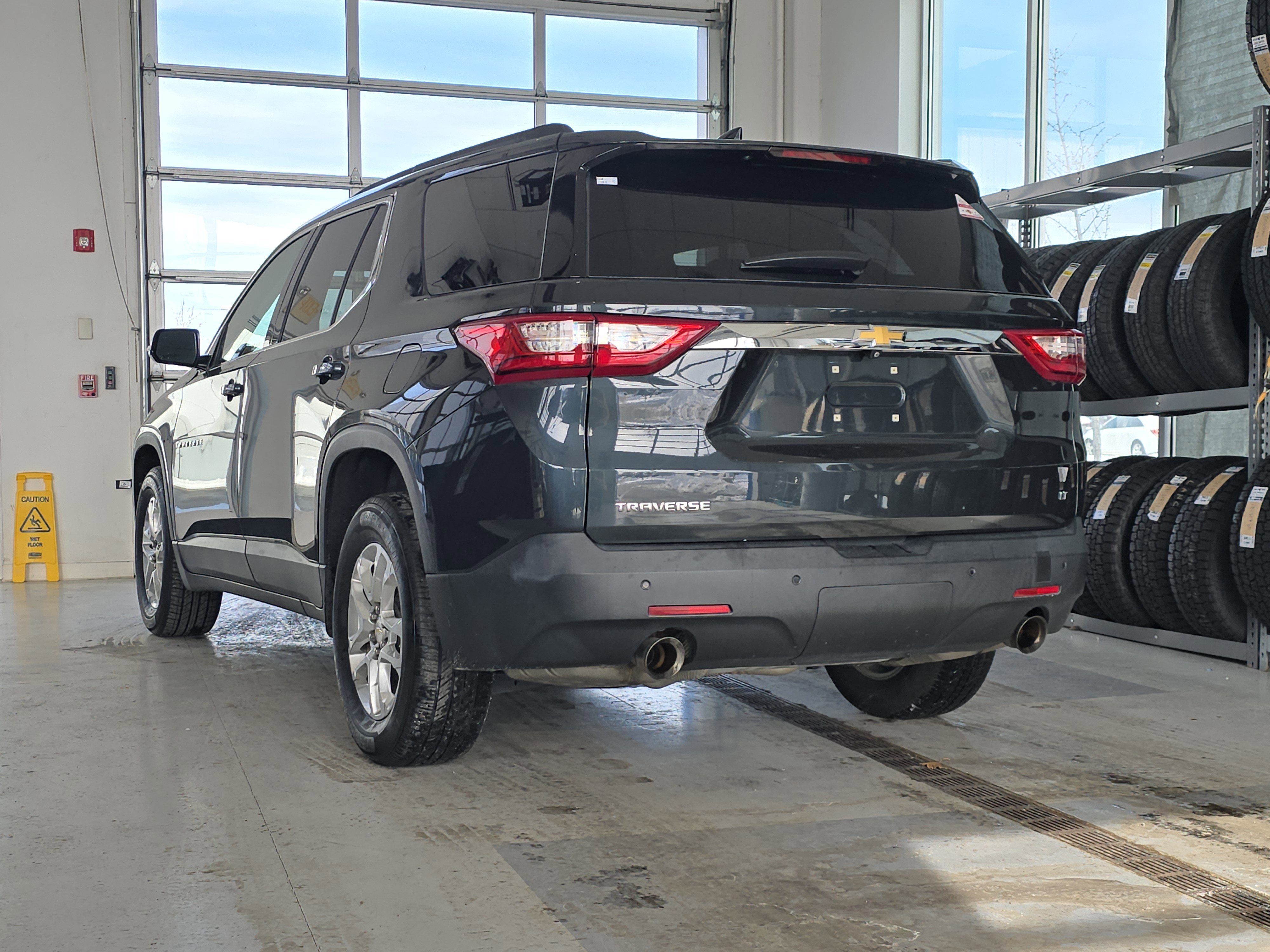 Used 2020 Chevrolet Traverse LT image 7