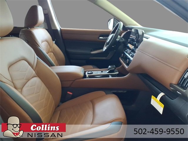 New 2025 Nissan Pathfinder Platinum image 5