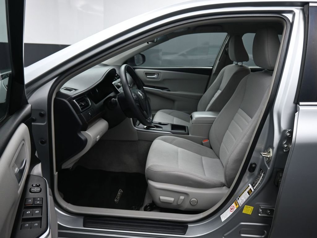 Used 2017 Toyota Camry LE image 11