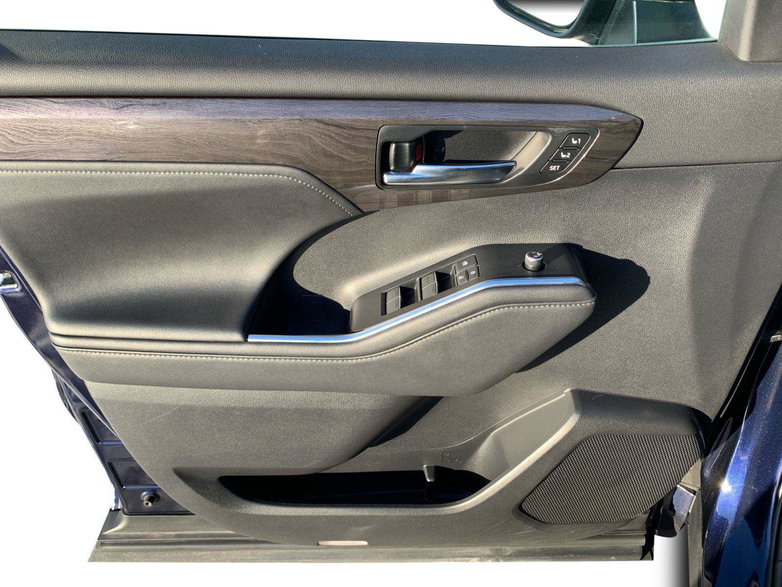 Used 2021 Toyota Highlander Limited image 21