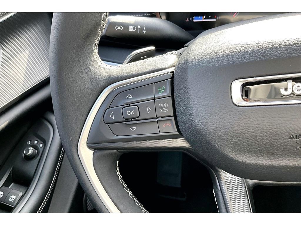 Certified 2025 Jeep Grand Cherokee Altitude image 25