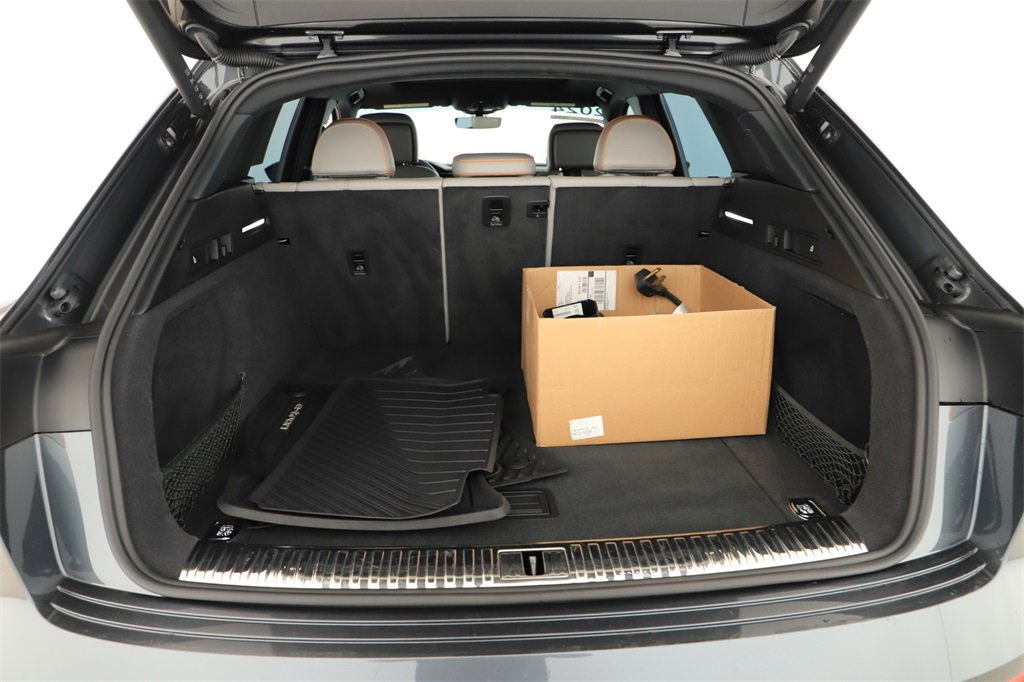 Certified 2024 Audi Q8 e-tron Prestige image 28