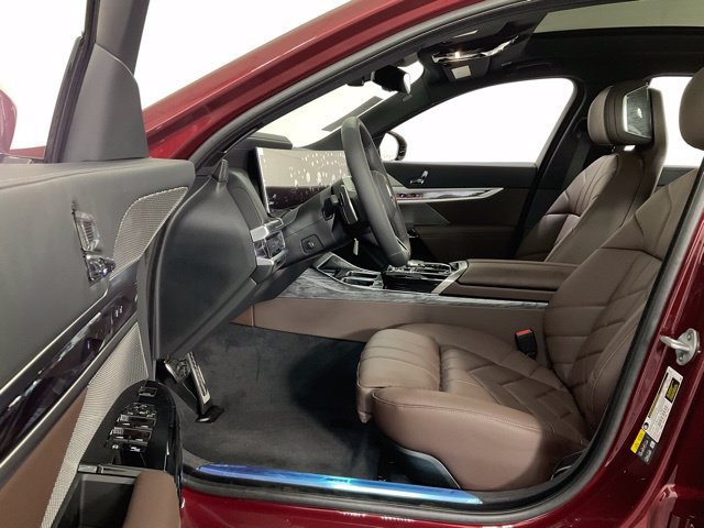 Used 2025 BMW 750e xDrive AWD/4WD image 33