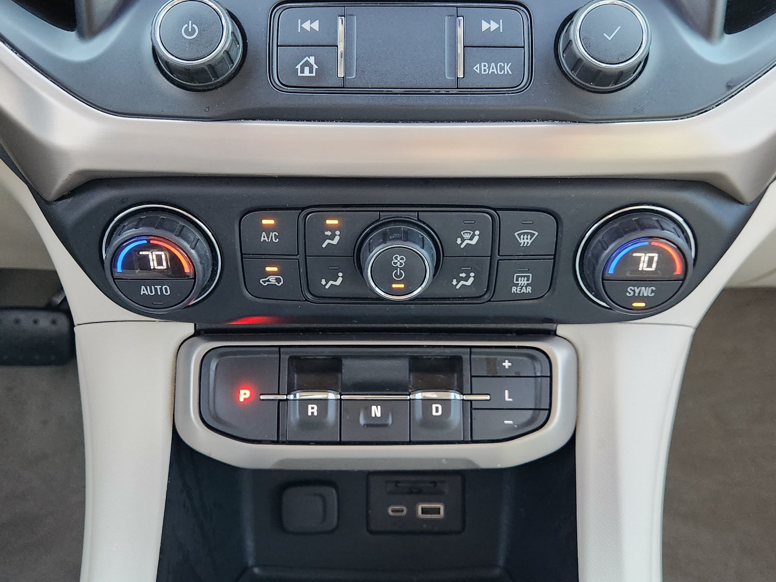 Used 2021 GMC Acadia Denali w/ Denali Technology Package FWD image 22