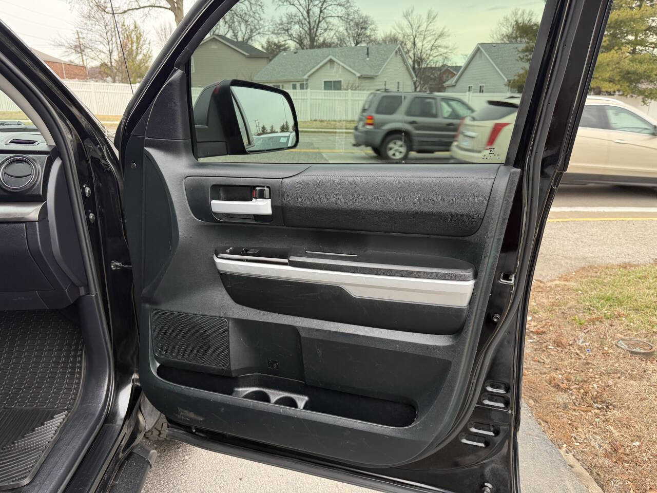 Used 2017 Toyota Tundra SR5 AWD/4WD image 9