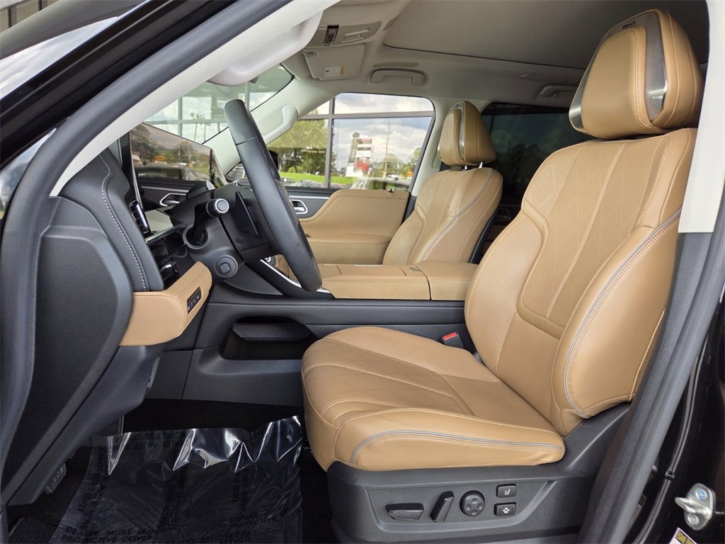 Used 2025 INFINITI QX80 Sensory image 13