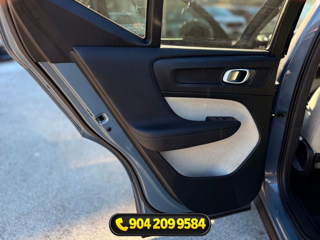 Used 2020 Volvo XC40 T5 Momentum w/ Protection Package Premier image 14
