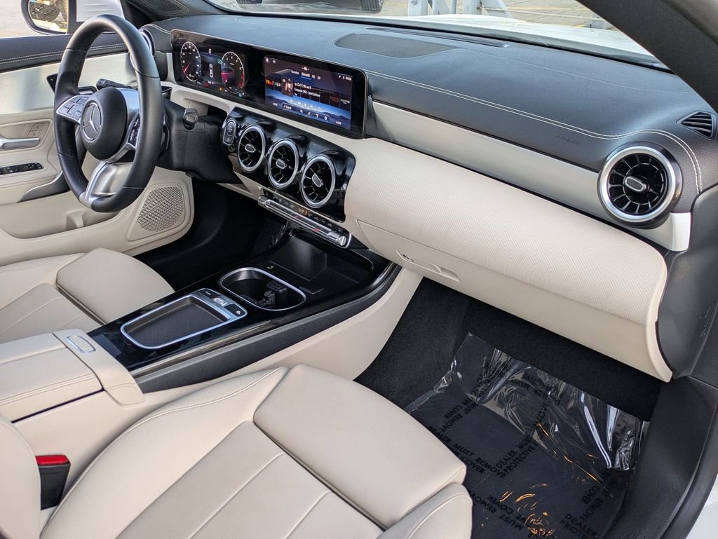 Used 2025 Mercedes-Benz CLA 250 image 29