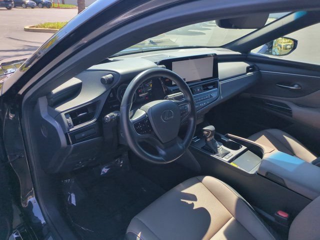 Used 2025 Lexus ES 300h w/ Premium Package FWD image 13