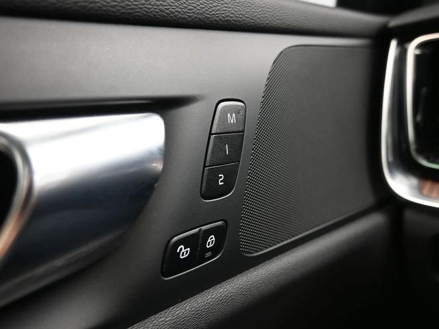 Used 2025 Volvo S60 B5 Plus image 29