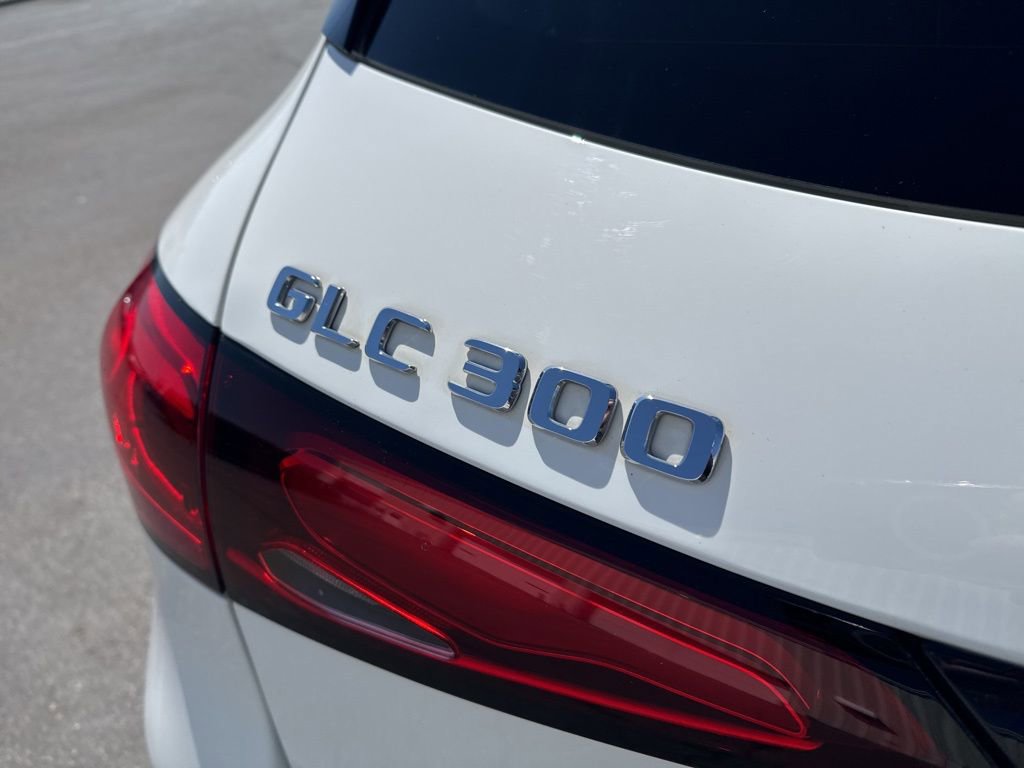 Used 2023 Mercedes-Benz GLC 300 4MATIC image 11