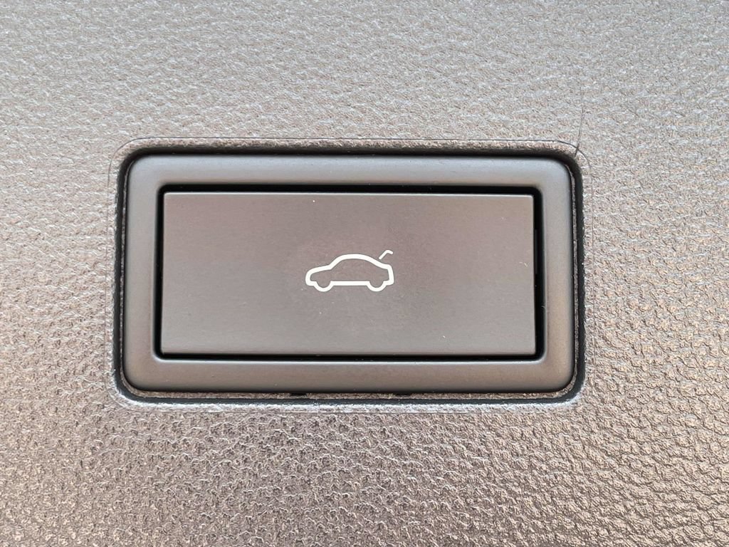 Used 2025 Volkswagen Atlas SE FWD image 40