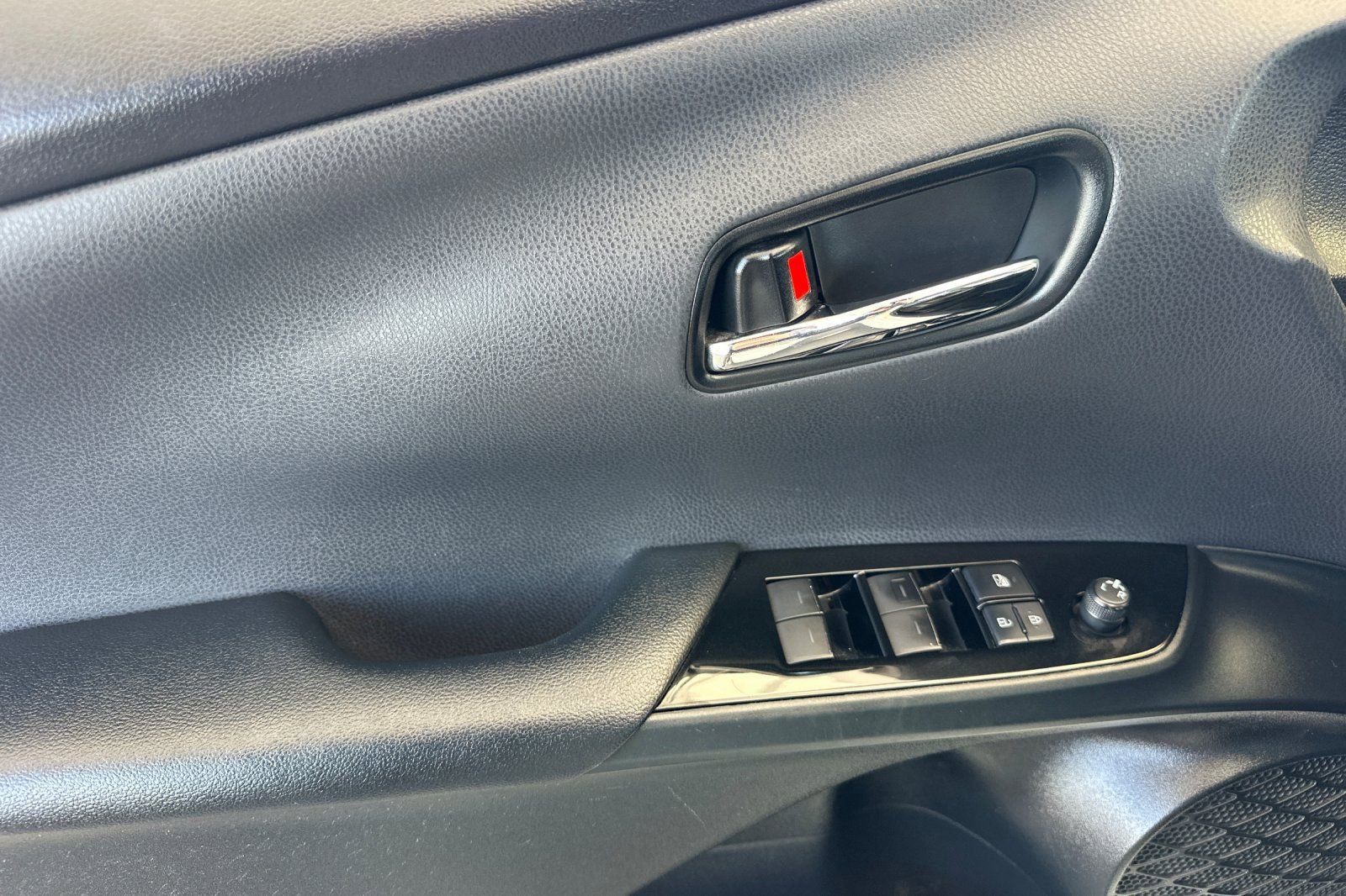 Used 2020 Toyota Prius Prime XLE image 11